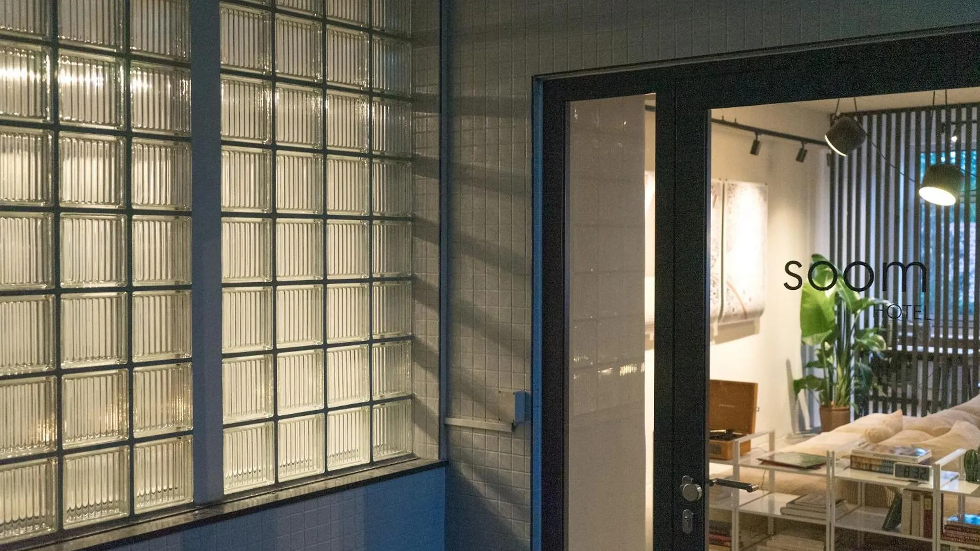 Soom Salzburg I Kapselhotel 0*,  النمسا
